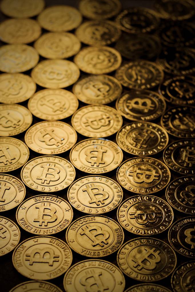 比特币再度破位距离确立大顶再近一步！全球股市迎来“尖峰时刻”